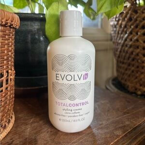 Evolvh Total Control Styling Crème 8.5oz NEW/FULL